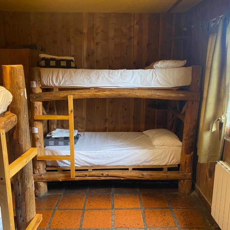 Periko´s Youth Hostel - Cama en habitación compartida mixta de 4 camas - 2