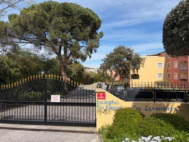 Appartement provençal avec jardin, piscines & tennis - Appartement 2 Chambres - 17