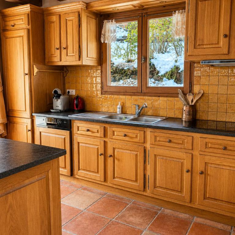 Chalet Spacieux à Chamonix pour 9 – Vue Panoramique Mont-Blanc, Jacuzzi, Jardin & Parking - Chalet - 8