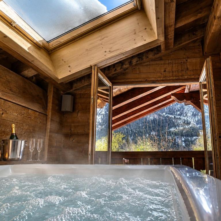 Chalet Spacieux à Chamonix pour 9 – Vue Panoramique Mont-Blanc, Jacuzzi, Jardin & Parking - Chalet - 4
