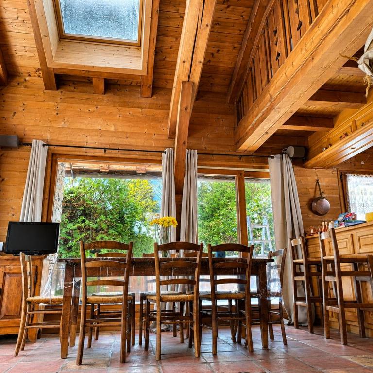 Chalet Spacieux à Chamonix pour 9 – Vue Panoramique Mont-Blanc, Jacuzzi, Jardin & Parking - Chalet - 11