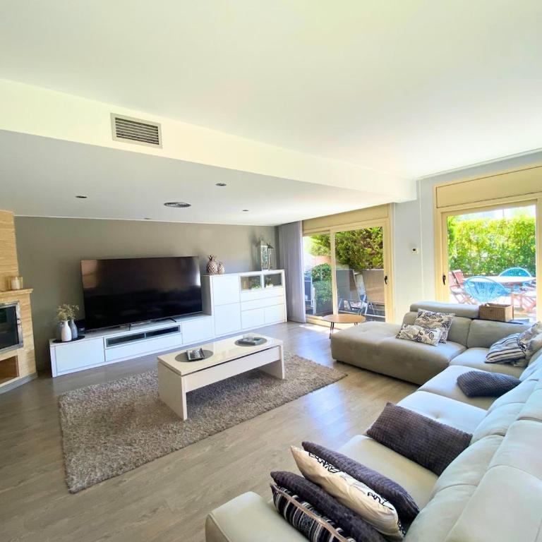 Serenia House - Modern Retreat in Fenals with Pool - Villa - 22