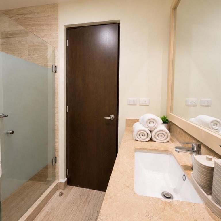 'Syrena Luxury Caribbean' Heart of Playa del Carmen - Fast Wi-fi - Sea Views - One-Bedroom Apartment - 24