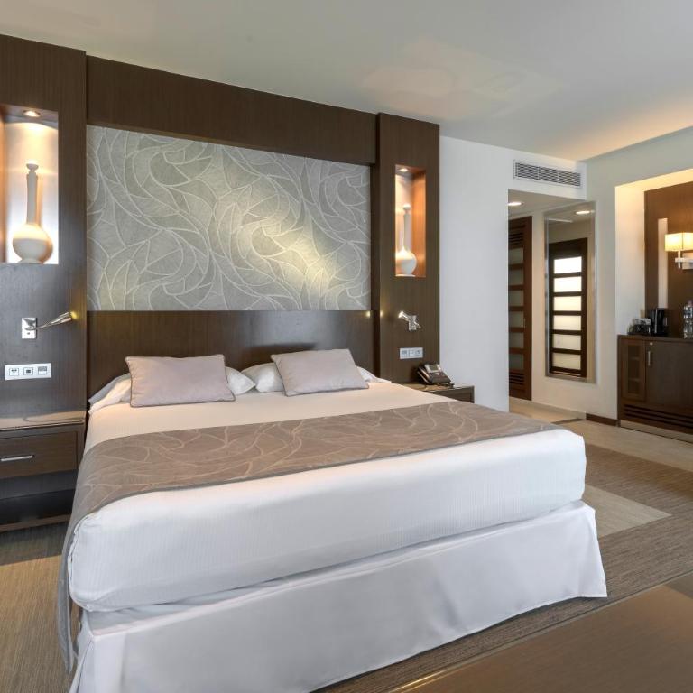 Riu Plaza Guadalajara - Executive King Room Adults Only (Crown Level Access) - 7