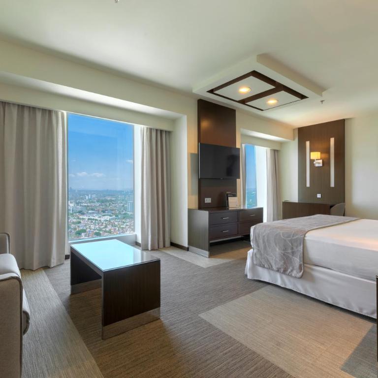 Riu Plaza Guadalajara - Executive King Room Adults Only (Crown Level Access) - 8
