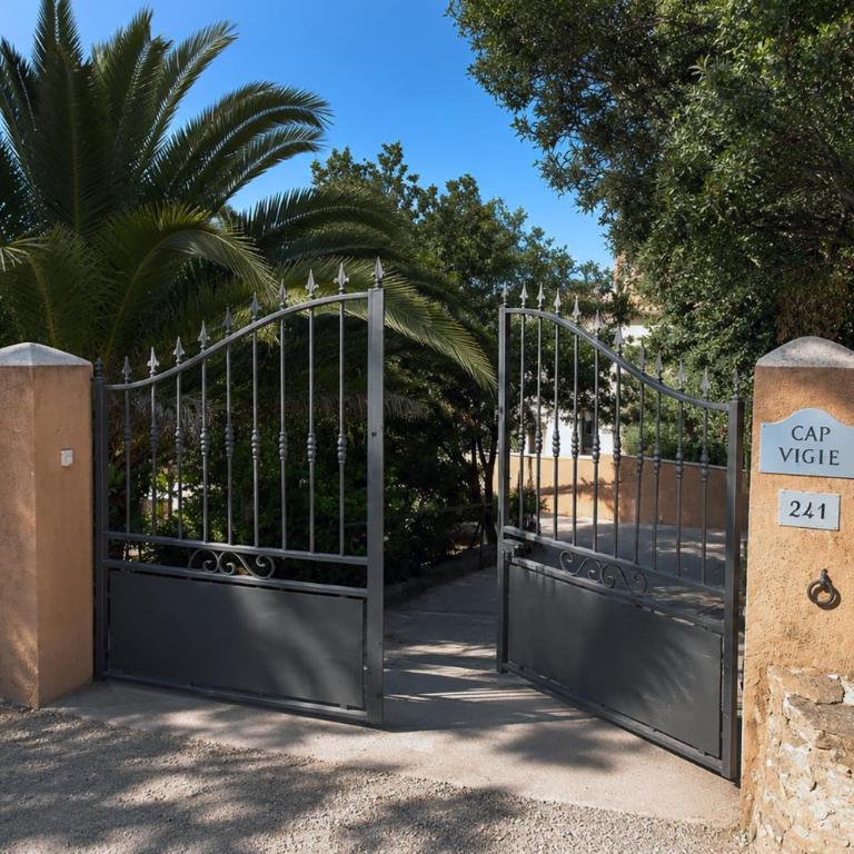 Villa Bellevue, magnifique vue mer! Piscine chauffée, à10 mns de la plage et du centre! - Villa - 42