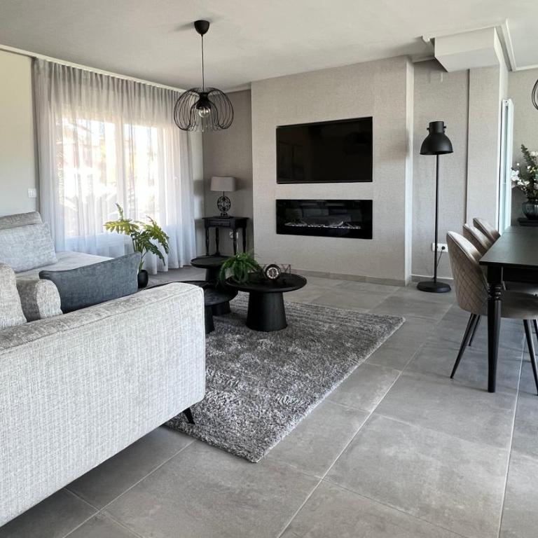 Chic Modern Villa With Heated Pool & Scenic Views - Villa de 3 dormitorios - 3