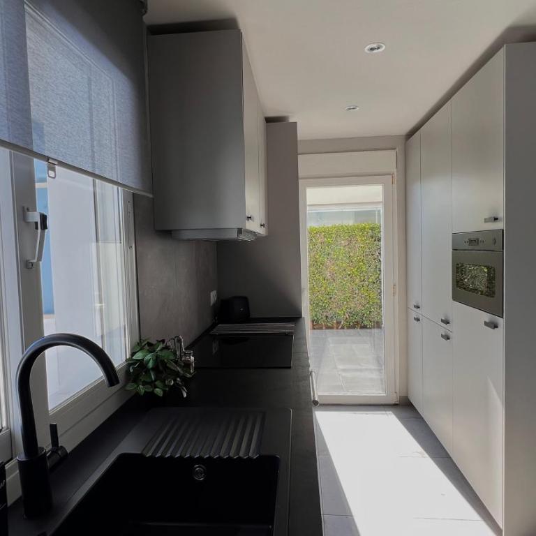 Chic Modern Villa With Heated Pool & Scenic Views - Villa de 3 dormitorios - 11