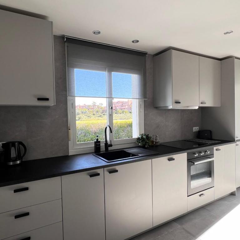 Chic Modern Villa With Heated Pool & Scenic Views - Villa de 3 dormitorios - 12