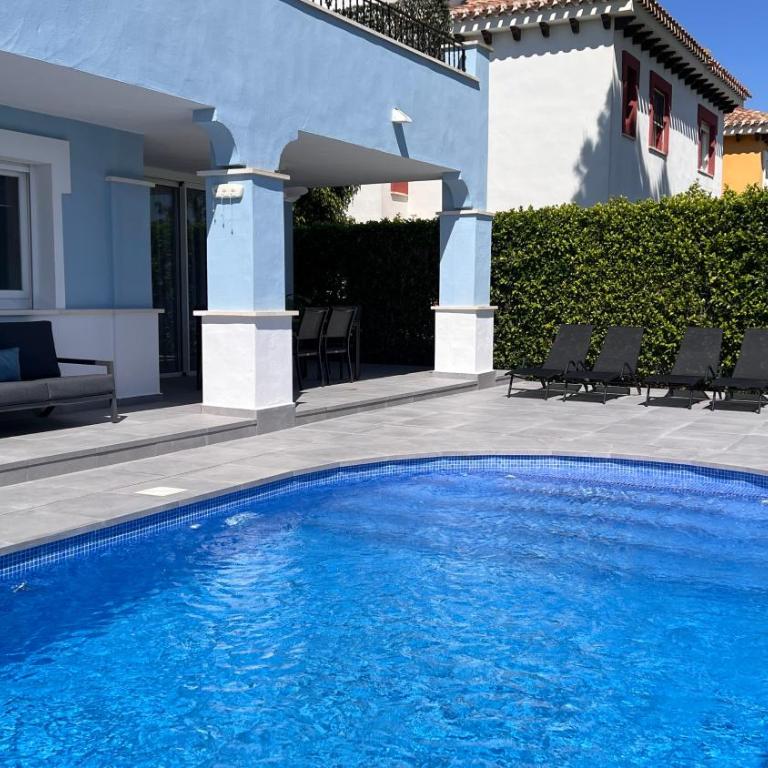 Chic Modern Villa With Heated Pool & Scenic Views - Villa de 3 dormitorios - 32