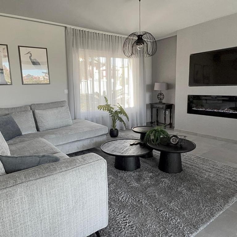 Chic Modern Villa With Heated Pool & Scenic Views - Villa de 3 dormitorios - 35