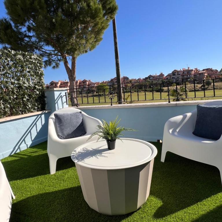 Chic Modern Villa With Heated Pool & Scenic Views - Villa de 3 dormitorios - 36