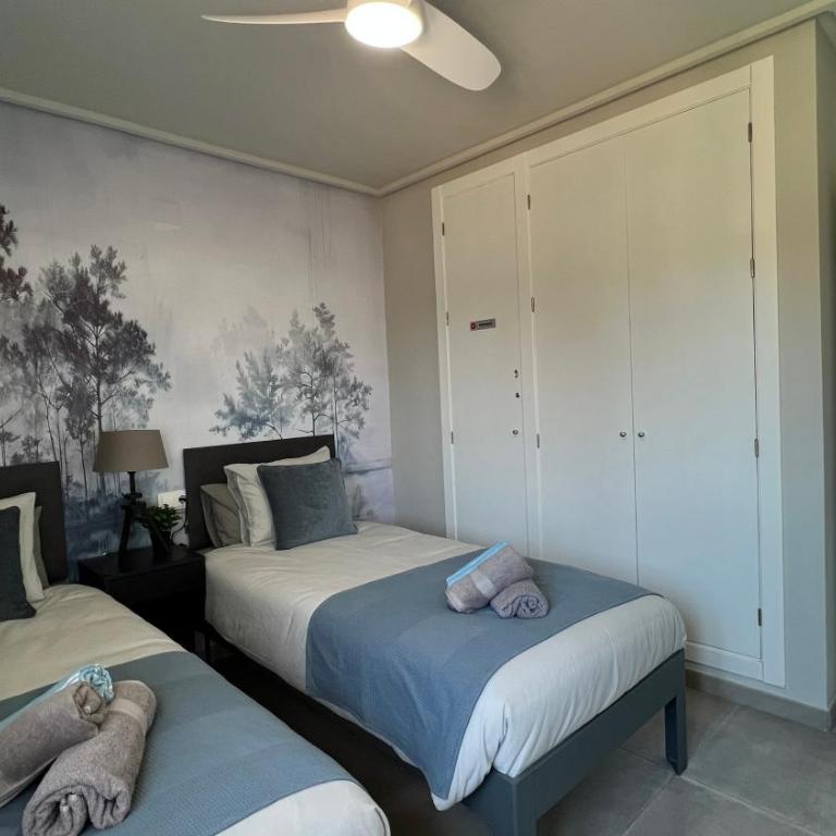 Chic Modern Villa With Heated Pool & Scenic Views - Villa de 3 dormitorios - 37