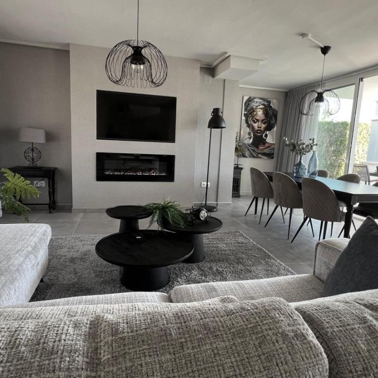 Chic Modern Villa With Heated Pool & Scenic Views - Villa de 3 dormitorios - 45