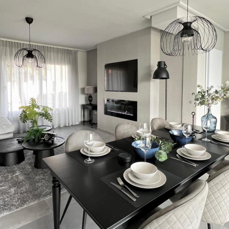 Chic Modern Villa With Heated Pool & Scenic Views - Villa de 3 dormitorios - 47
