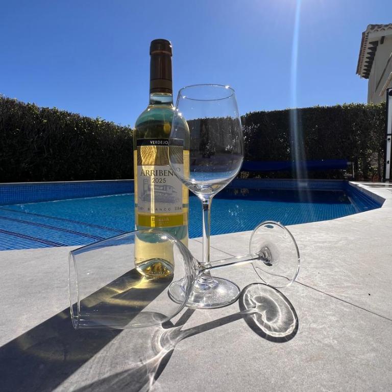 Chic Modern Villa With Heated Pool & Scenic Views - Villa de 3 dormitorios - 49