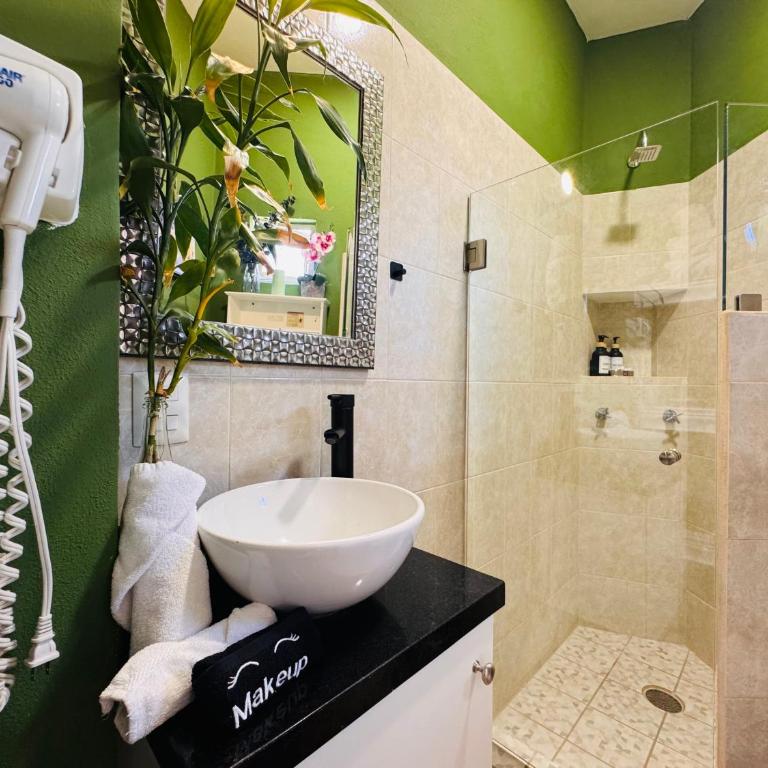 Polly's Home Aralias Boutique GuestHouse & PrivateSuites - Habitación Doble Deluxe con balcón - 2