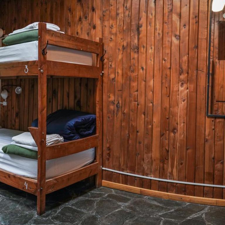 Alaska Patagonia Hostel - Cama en habitación compartida mixta con 4 camas y baño privado - 6