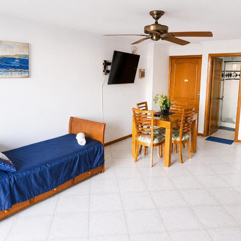 Vista al Mar - Rodadero - Primera Linea de Playa - 2 Piscinas - Apartamento de 2 dormitorios con balcón y vistas al mar - 4