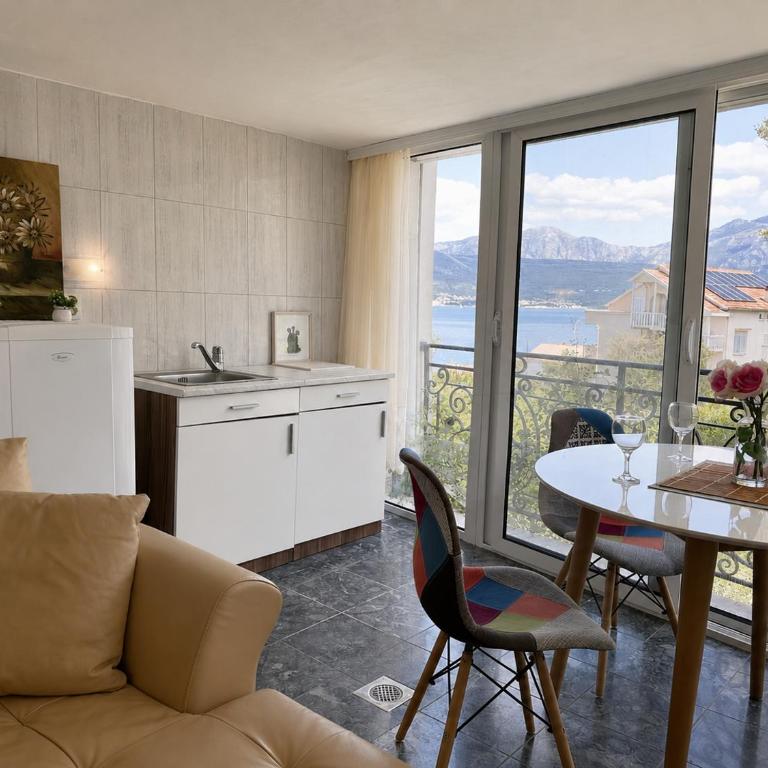 Villa Mare Apartments - Dvokrevetna Soba sa Bračnim Krevetom i Pogledom na More - 1