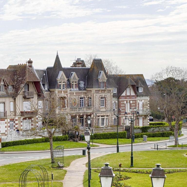 Le Grand Hotel de Cabourg - MGallery Collection - Chambre Familiale - Vue sur Jardin - 8