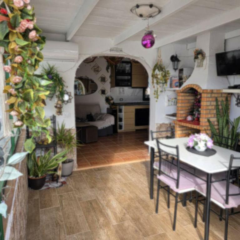 Rosy Puerta del Sol - Two-Bedroom Apartment - 1