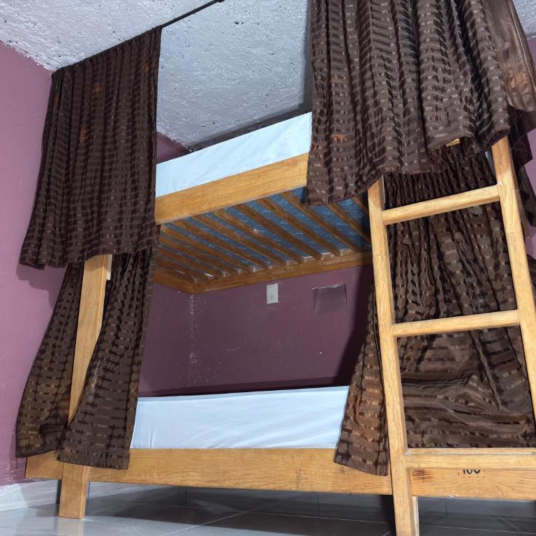 Hostal el Alebrije - Cama en habitación compartida con 4 camas - 2