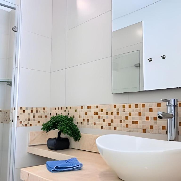 PHENOMENAL 2 Bedroom Suite with oceanview balcony! - Two-Bedroom Apartment - 12