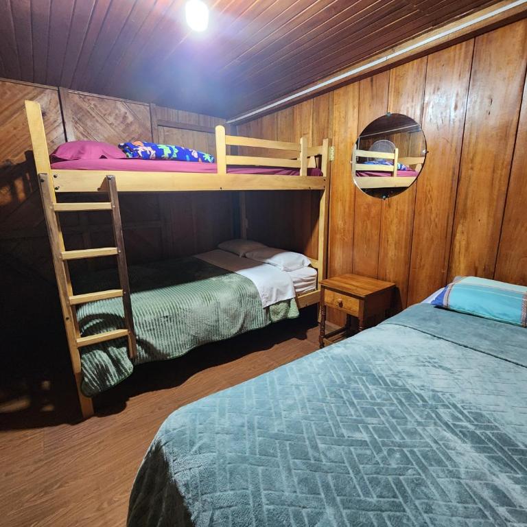 LA TRANQUILIDAD - Habitación Triple Económica con baño compartido - 1