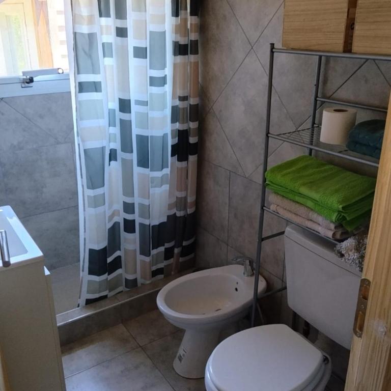 Cabaña con costa de arroyo - Four-Bedroom House - 3