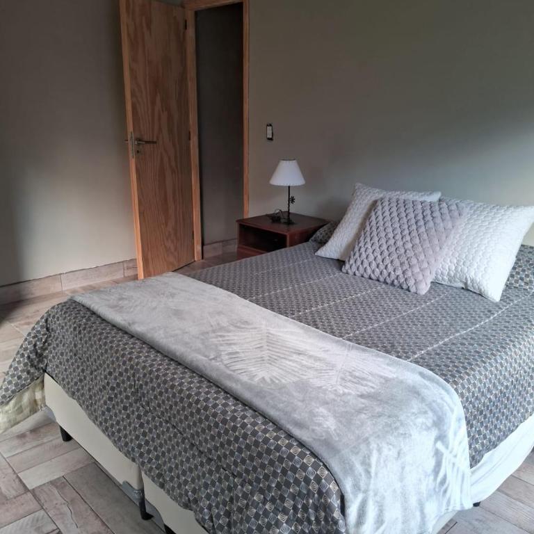 Cabaña con costa de arroyo - Four-Bedroom House - 12