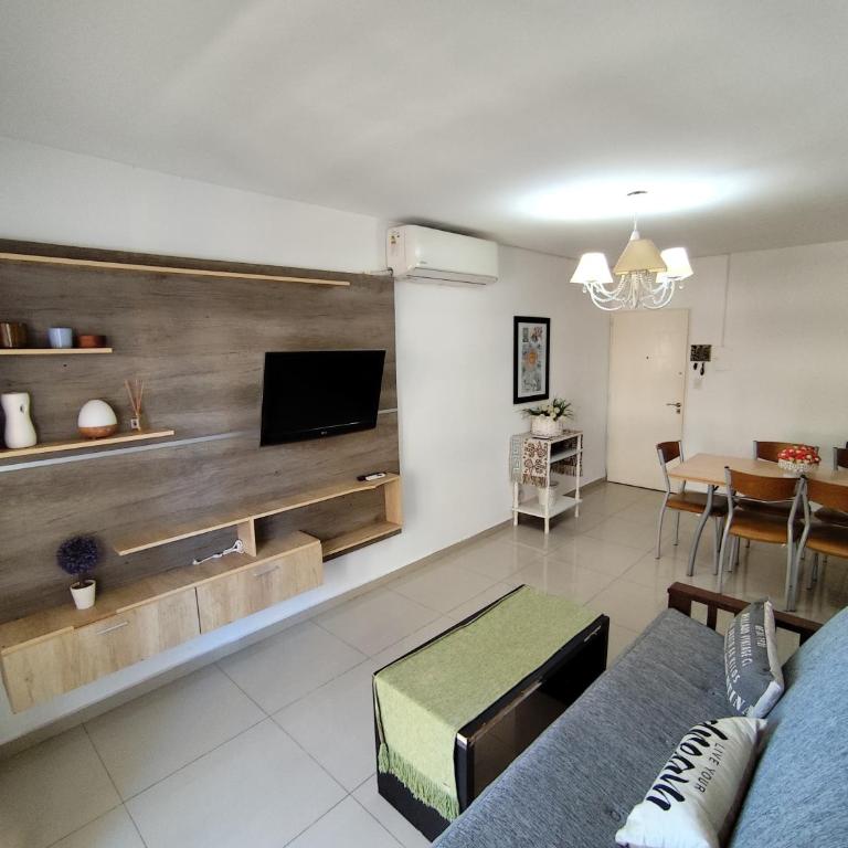 Depto céntrico de 3 habitaciones y cochera - Apartamento de 3 dormitorios - 5