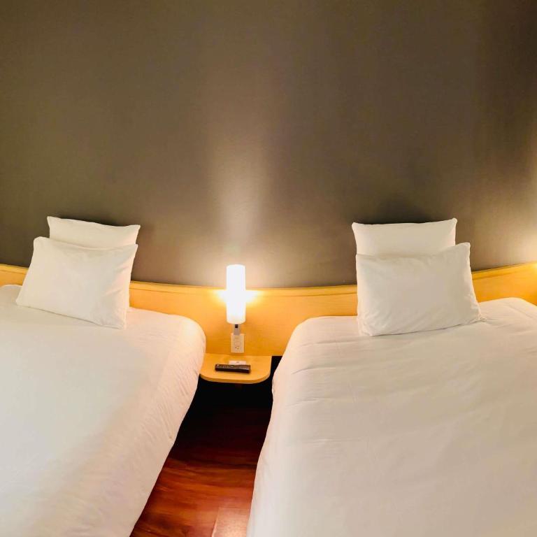 Ibis Monterrey Valle - Standard Double Room with Two Double Beds - 1