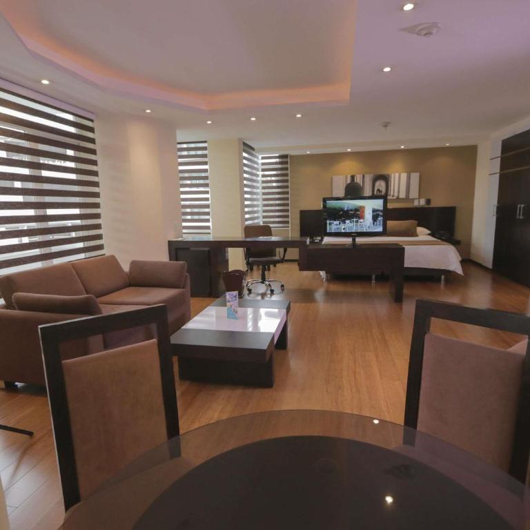 Mercure Alameda Quito - Suite Deluxe con cama extragrande - 2