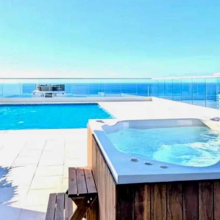 A 100 metros de la playa Terraza con Piscina Infinita y vista al mar - Apartamento de 2 dormitorios - 1