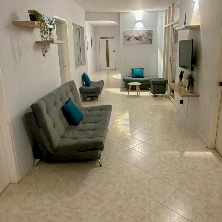 Villa Laureles Medellin 4 Hab 3 Baños Excelente Ubicación - Villa - 1