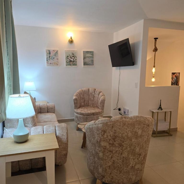 Apartamento elegante en el corazón del pueblo - Three-Bedroom Apartment - 1