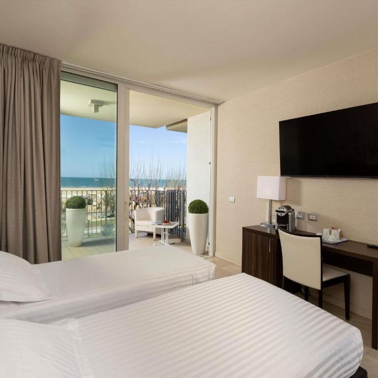 Mercure Rimini Lungomare - Camera Privilege Doppia con Letti Singoli con Balcone e Vista Mare - 2