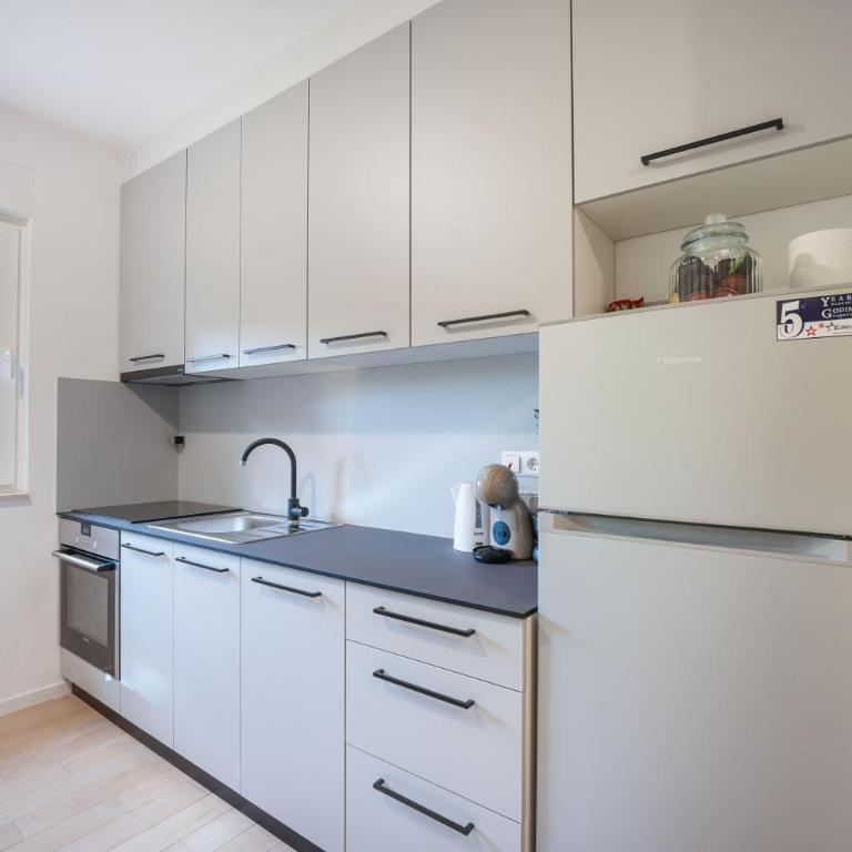 Golden Leaf Residence- Free parking and near the city center - One-Bedroom Apartment - 2