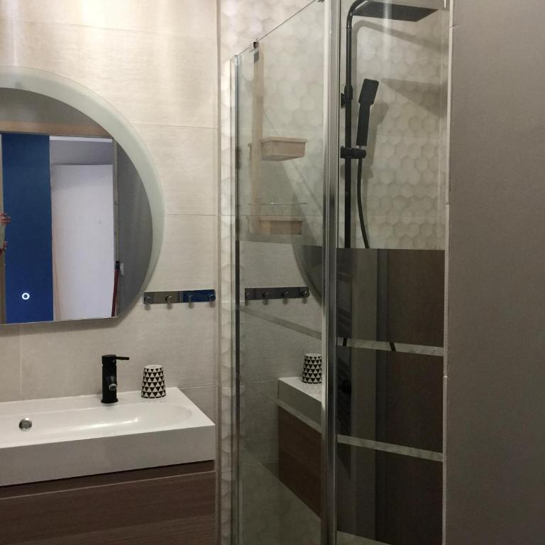 LE PANORAMIC -SUPERBE T2 Face aux thermes- - Appartement 1 Chambre - 8
