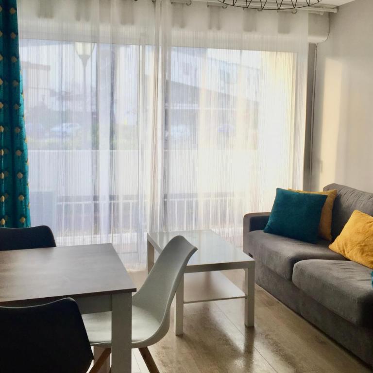 LE PANORAMIC -SUPERBE T2 Face aux thermes- - Appartement 1 Chambre - 4