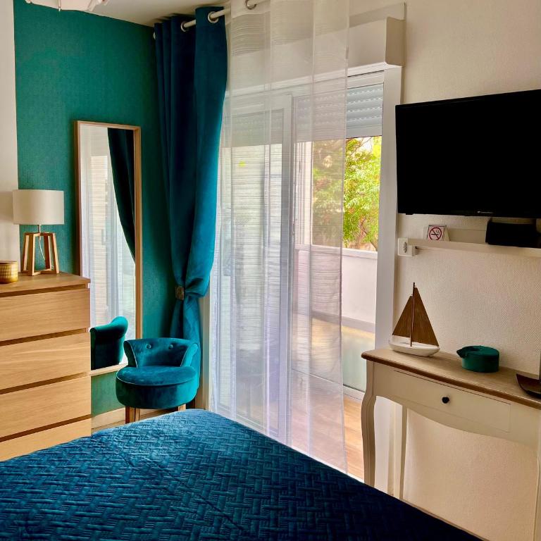 LE PANORAMIC -SUPERBE T2 Face aux thermes- - Appartement 1 Chambre - 6