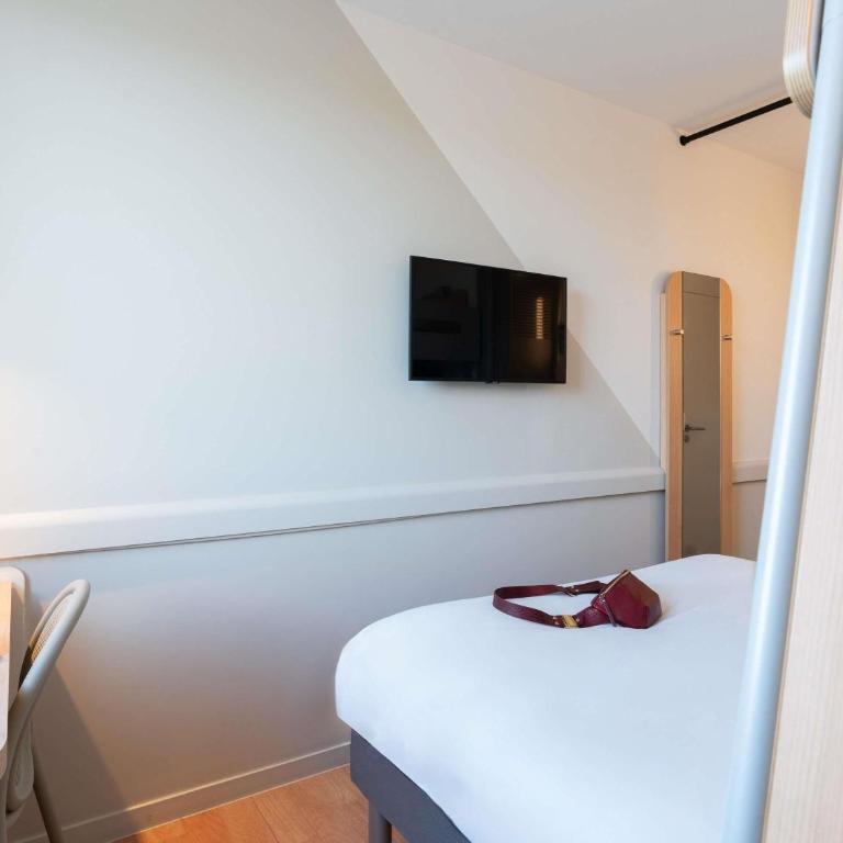 ibis budget Tours Nord - Chambre 1 Lit Double + 1 Lit Superposé - 2