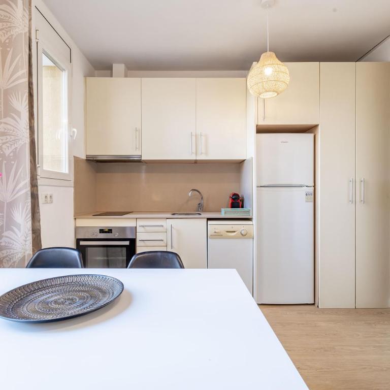 Amazing Apartment 2 rooms 15' Bcn Center - Fira Barcelona - Two-Bedroom Apartment - 8