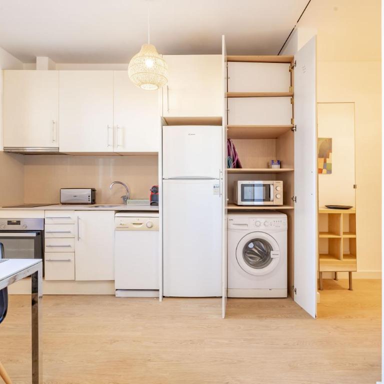 Amazing Apartment 2 rooms 15' Bcn Center - Fira Barcelona - Two-Bedroom Apartment - 12