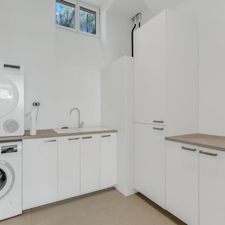 Appartement contemporain vue mer - Parking Privé & Bateau Privatif - Apartment mit 2 Schlafzimmern und Meerblick - 17