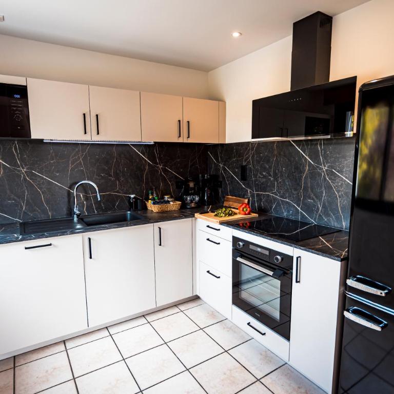 Havre de paix face au lac - Jardin, bain nordique & BBQ - Maison 2 Chambres - 13