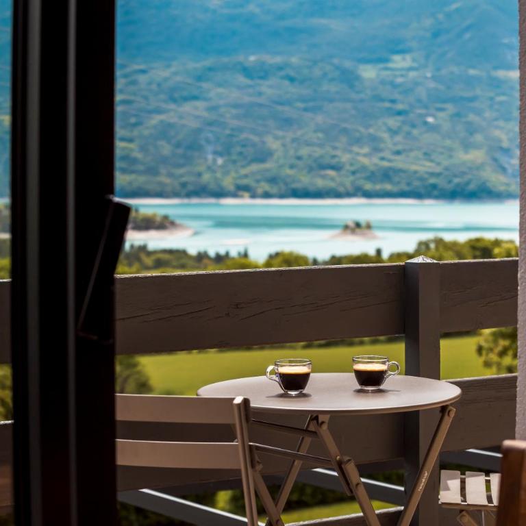 Havre de paix face au lac - Jardin, bain nordique & BBQ - Maison 2 Chambres - 32