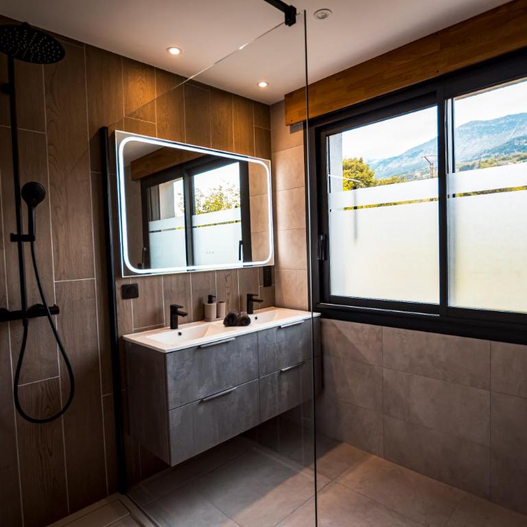 Havre de paix face au lac - Jardin, bain nordique & BBQ - Maison 2 Chambres - 4