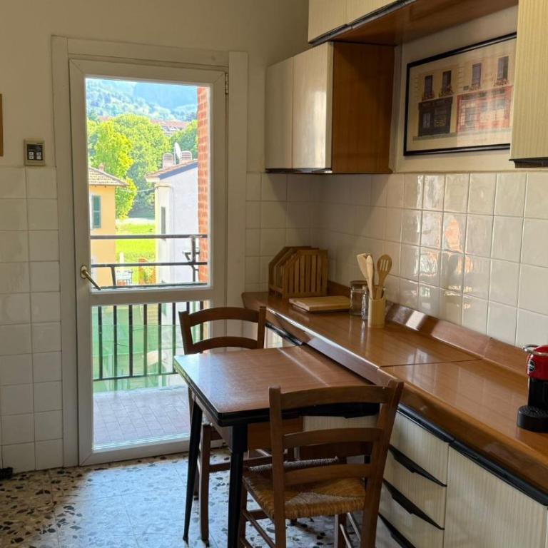 Casa vacanze Tra lago e monti - Appartamento con 3 Camere da Letto - 5